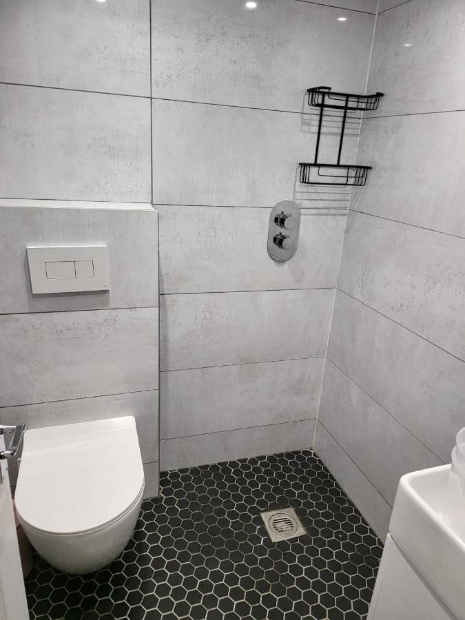 Ferienwohnung Fancy Basement Flat B London Exterior foto