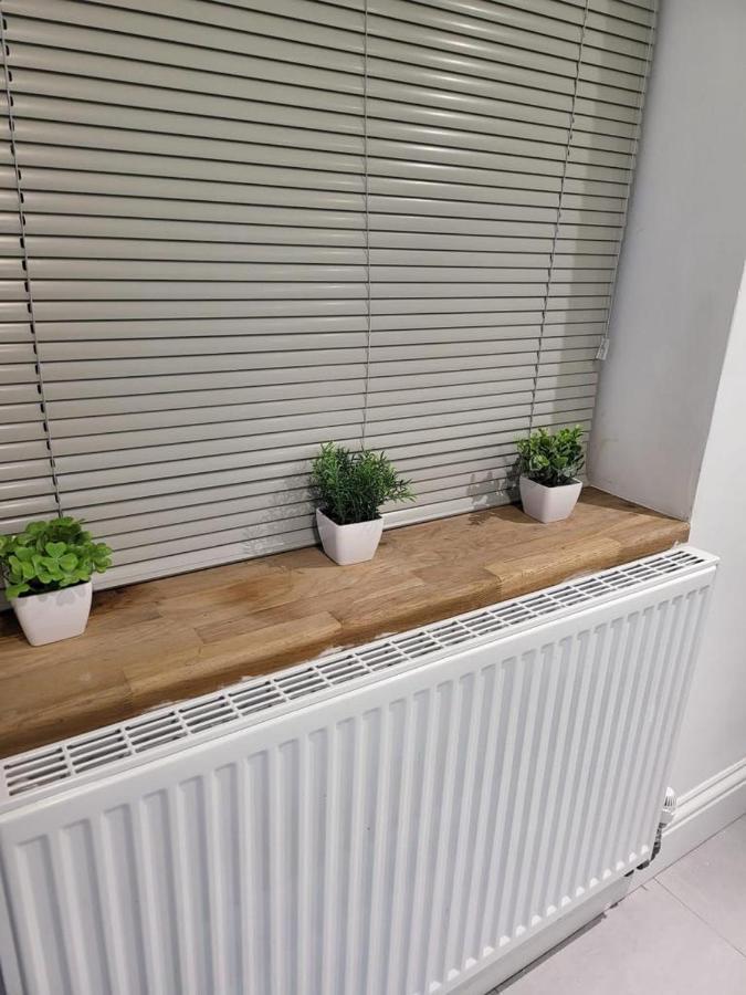 Ferienwohnung Fancy Basement Flat B London Exterior foto