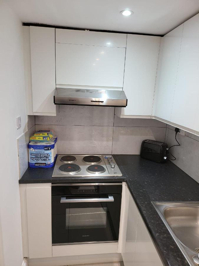 Ferienwohnung Fancy Basement Flat B London Exterior foto