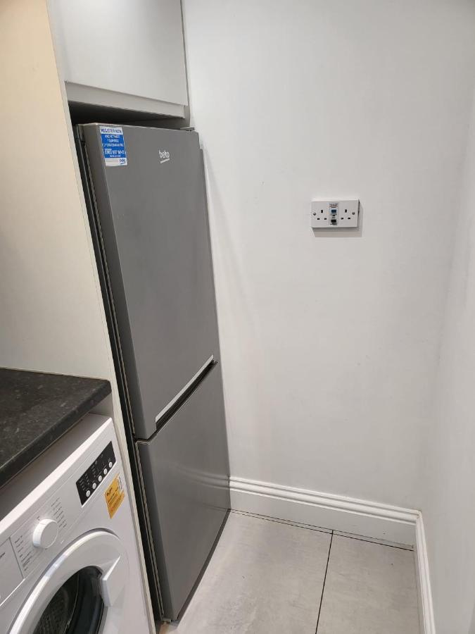 Ferienwohnung Fancy Basement Flat B London Exterior foto