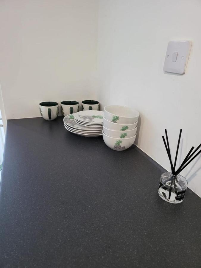 Ferienwohnung Fancy Basement Flat B London Exterior foto