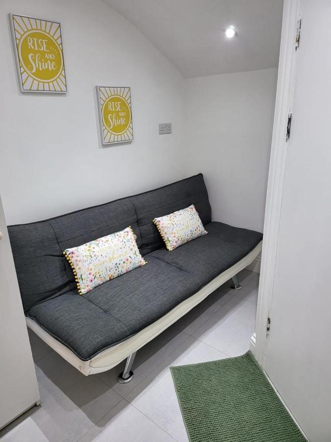 Ferienwohnung Fancy Basement Flat B London Exterior foto